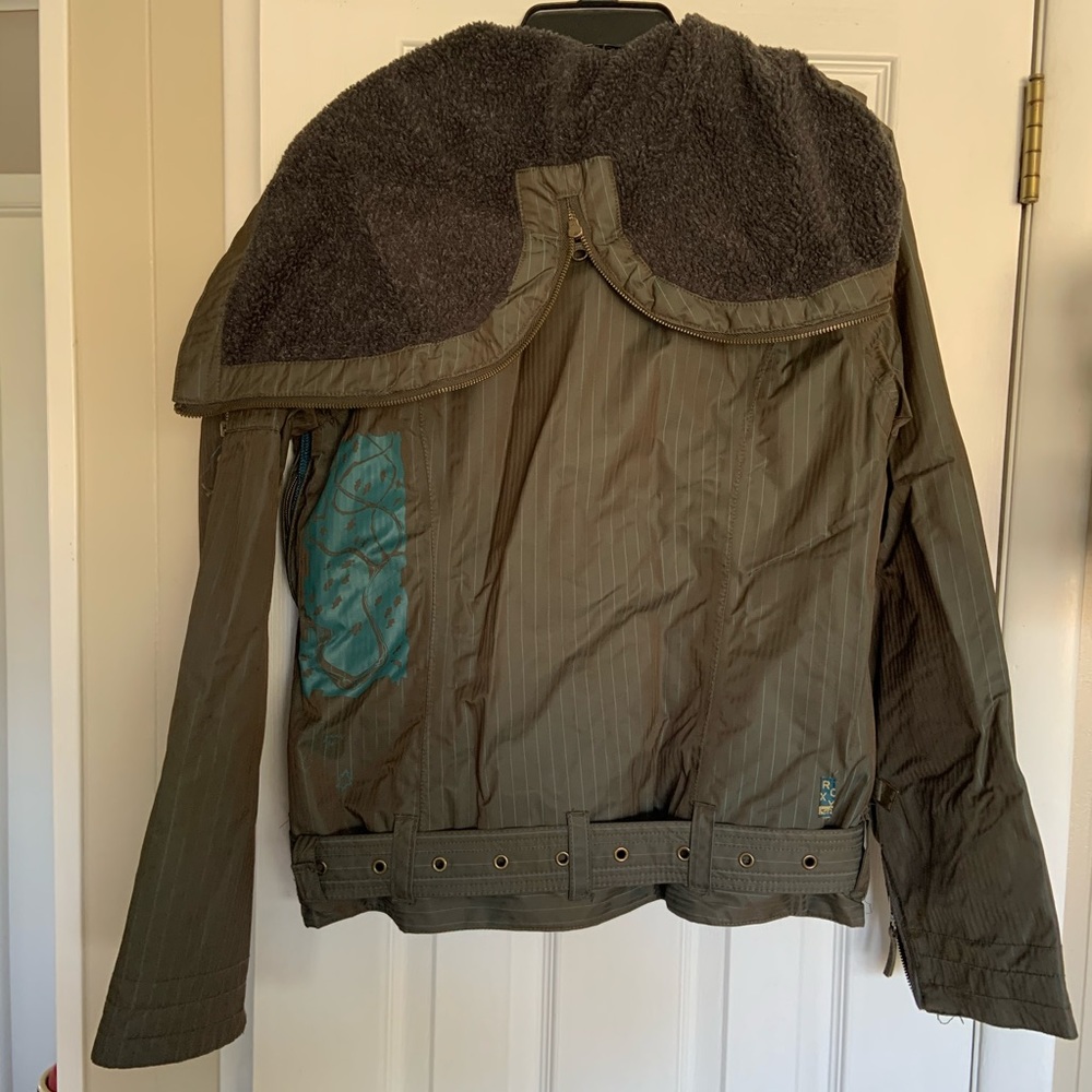 Roxy Snowboarding Jacket - Picture 2 of 8